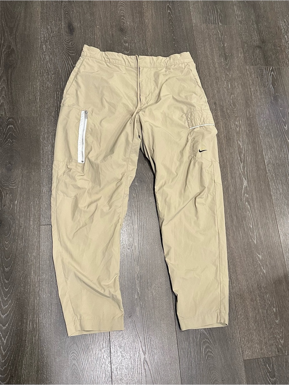 Nike Sportswear Men’s Khaki Cargo Pants with Zip Pockets Mens Medium